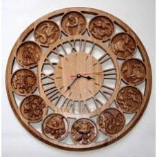 Часы настенные в корпусе из дерева